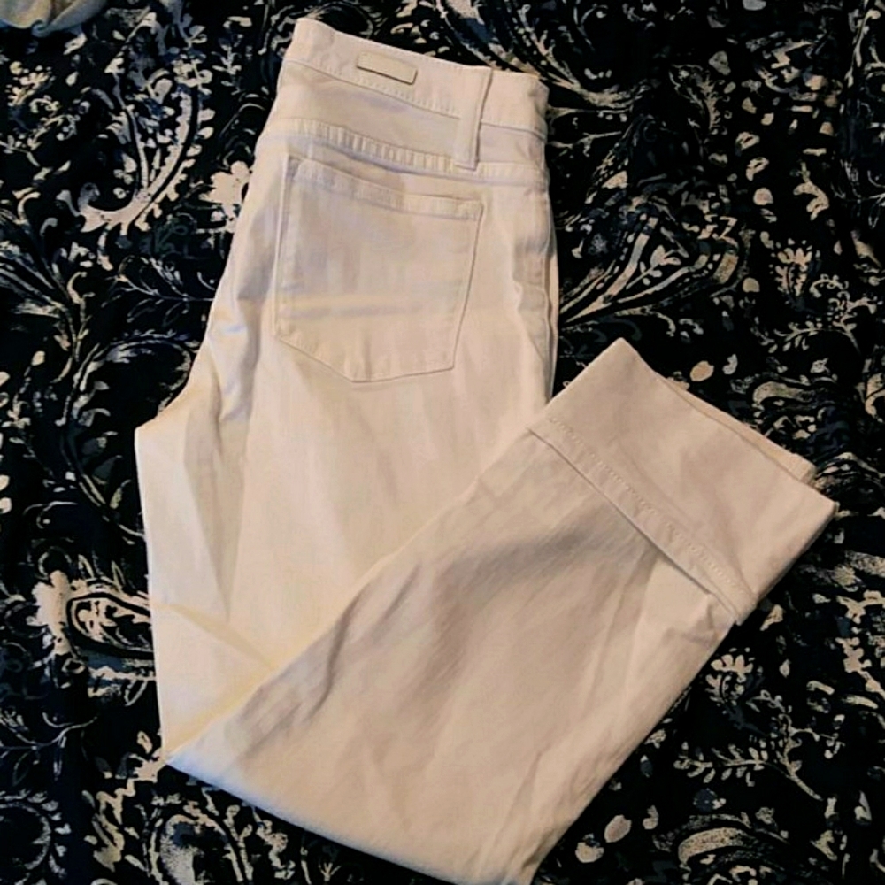 White skinny jeans